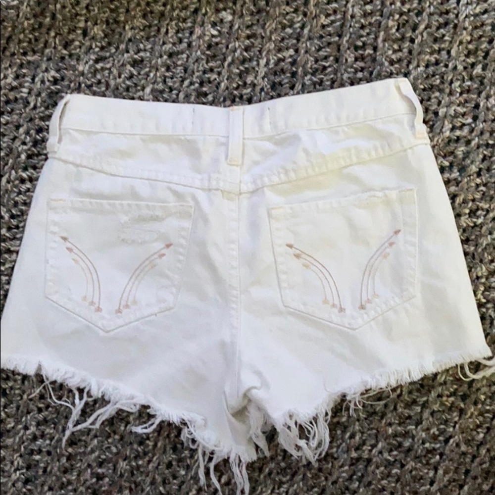 White Hollister “ short-short “ shorts ripped - Picture 3 of 3